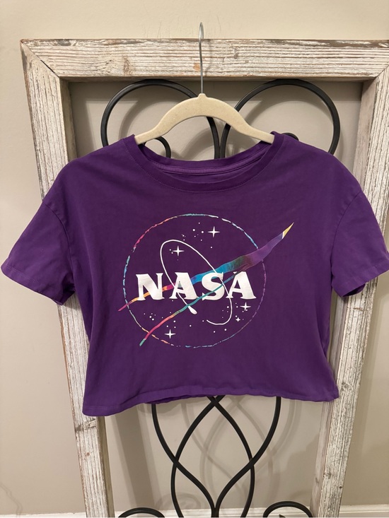 NASA Rainbow Logo Purple Crop Top T Shirt Women’s Medium Space Graphic Tee